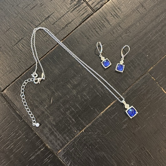 NRT Signed Silver Tone Blue Rhinestone Pendant Necklace & Earrings Jewelry Set - Picture 8 of 8